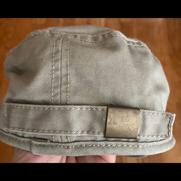 Beige 🧢 cap with adjusted strap - Picture 2 of 5